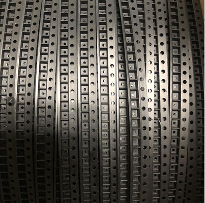 Revestimento de segurança para componentes de fita transportadora em relevo para fabricação de eletrônicos
