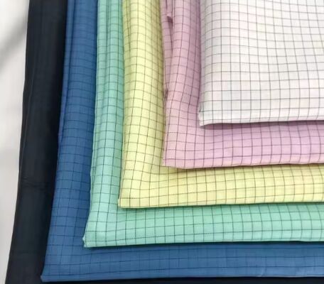 Tecido antiestático com listras de 5mm, material respirável de 115GSM, projetado para salas limpas.