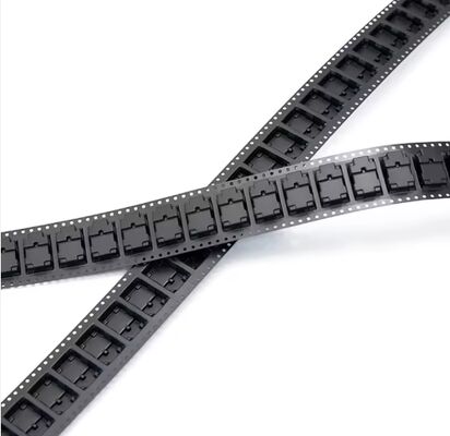 Cintas transportadoras em relevo adequadas para componentes SMD, tais como módulos de circuito integrado, conectores, LEDs, resistores e capacitores.